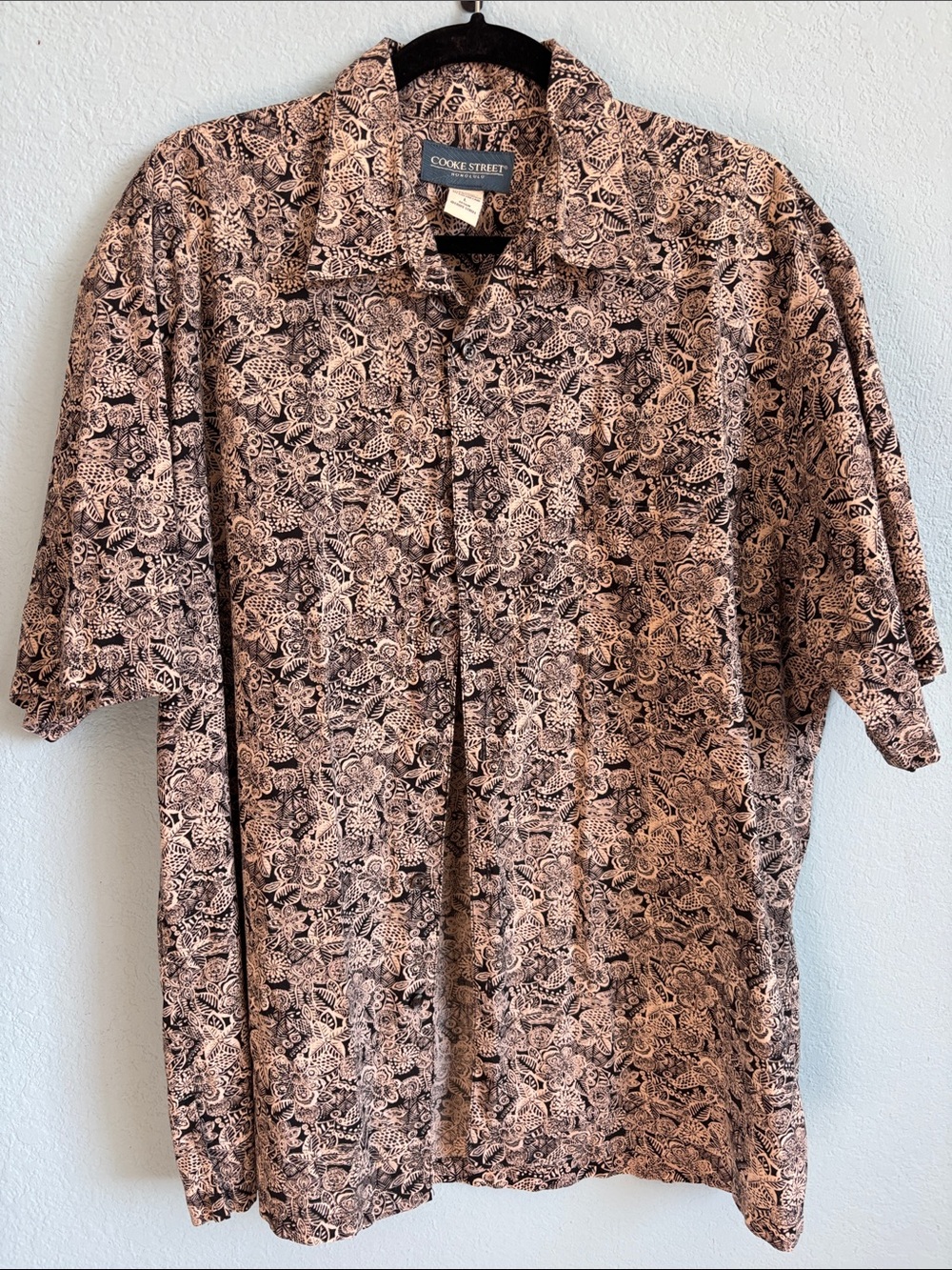 Cooke Street Men’s Short-Sleeve Button-Down Shirt in Pink Paisley